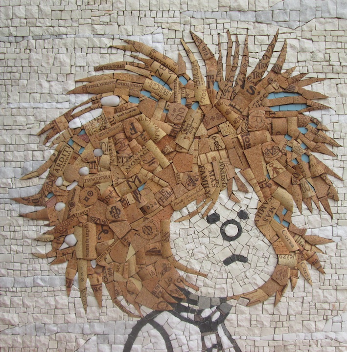 Omaggio a Mafalda con tessere di marmo e tappi di sughero