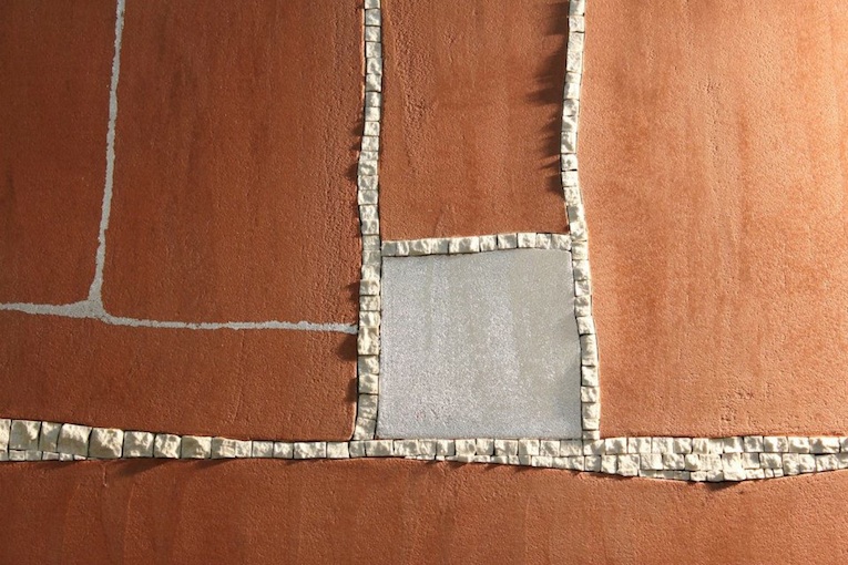 Mosaico, resina cementizia e foglia d'argento